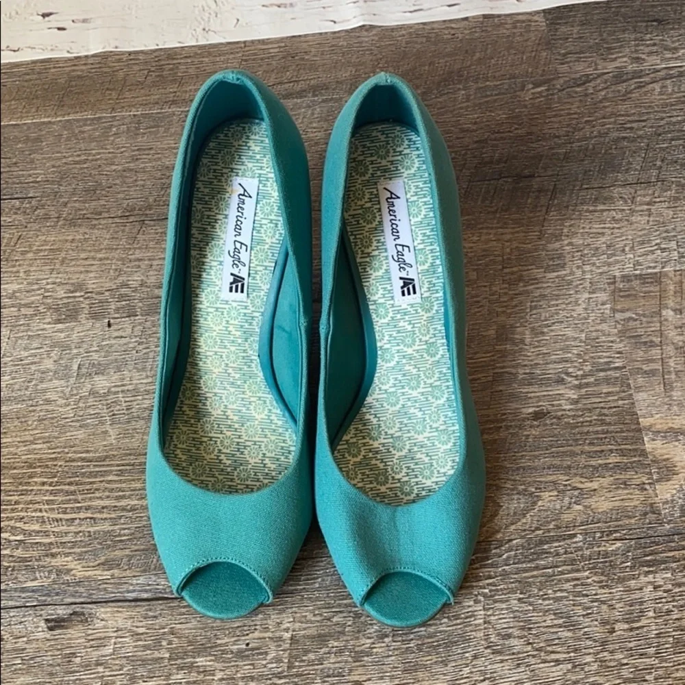 NWOT American Eagle Teal Wedge 10W Peeptoe
